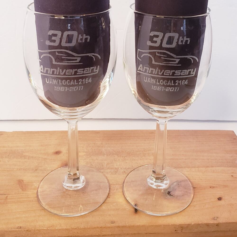 Set of 2 Corvette UAW Local 2164 30th Anniversary Wine Etched Glasses 10 oz‎
